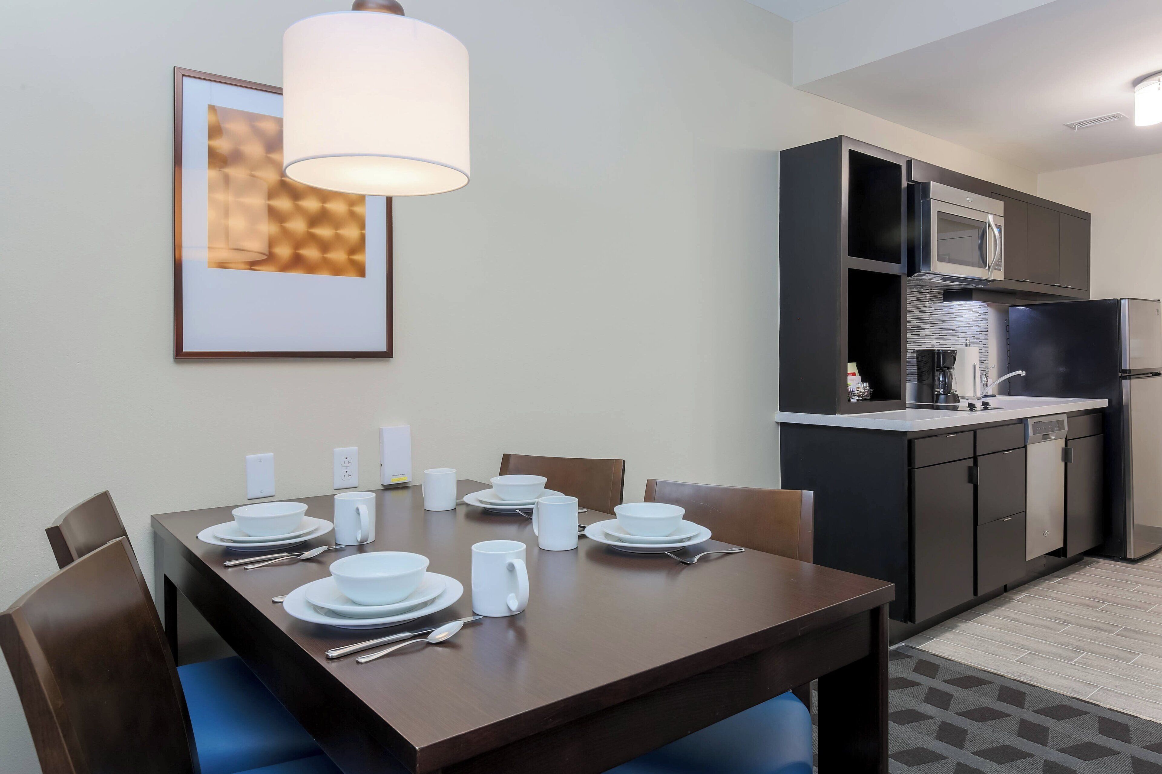 studio, 2 queen beds | private kitchen | full-sized fridge, microwave, oven, stovetop