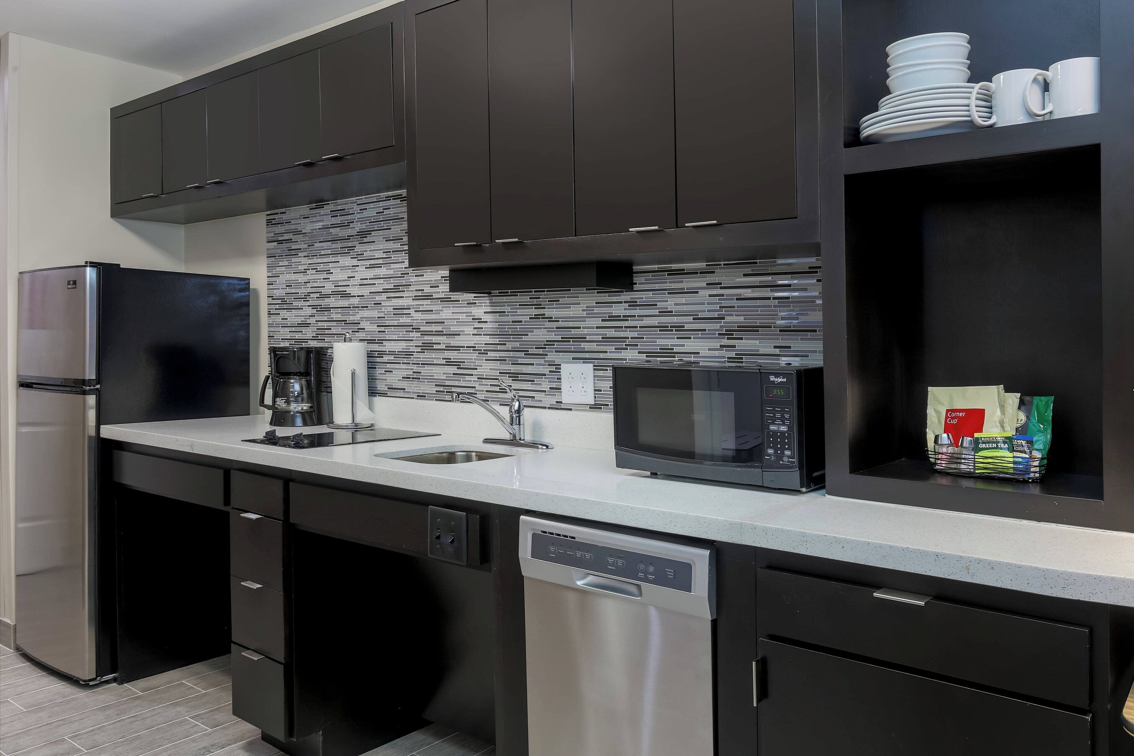 suite, 1 bedroom | private kitchen | full-sized fridge, microwave, oven, stovetop
