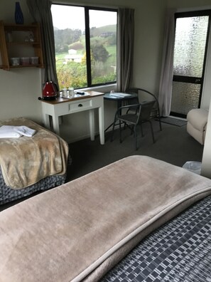 Double or Twin Room 3 | Hypo-allergenic bedding, individually decorated, individually furnished - Waitomo Caves Guest Lodge (Waitomo Caves)