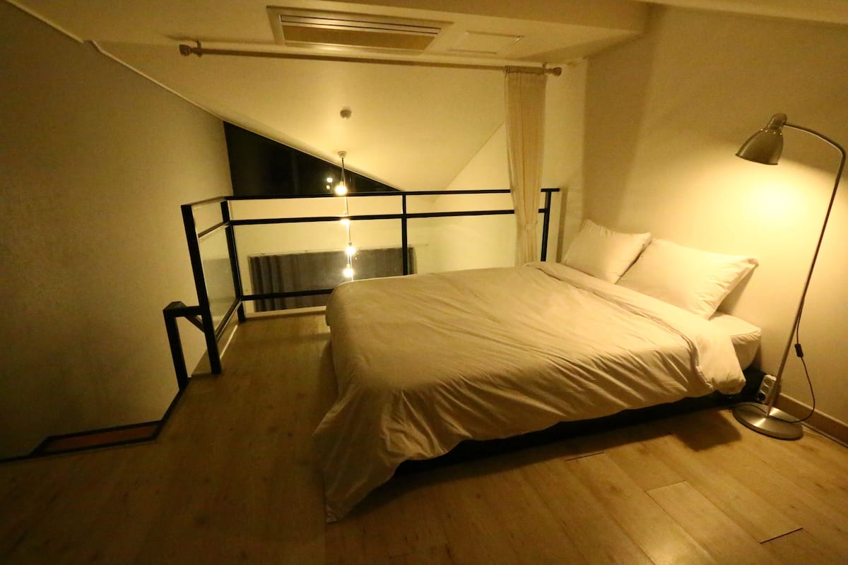 واي فاي مجانًا وملاءات أسرّة