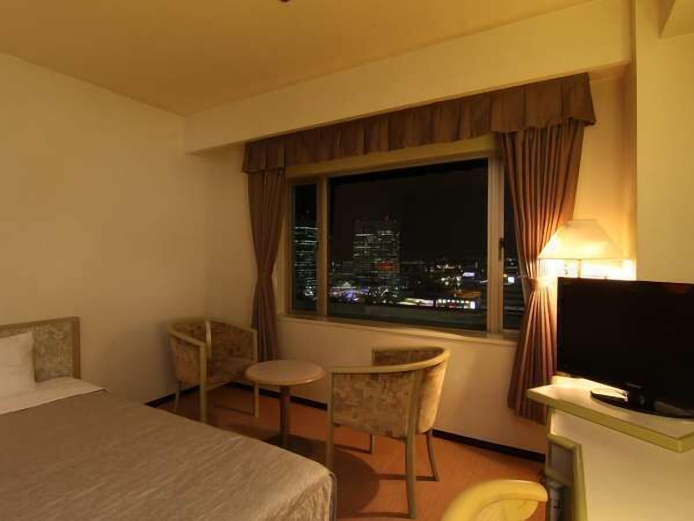 高級寢具、書桌、遮光布/窗簾、免費無線上網