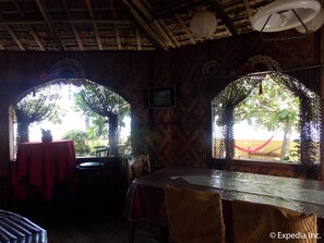 Phục vụ bữa sáng, bữa trưa, bữa tối, món ăn Philippines