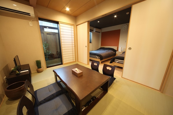 Chambre (Japanese and Western Style for 6) | Aire de séjour | Téléviseur ACL de 32 po avec télévision par satellite, téléviseur