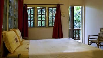 Standard Double Room | In-room safe, desk, soundproofing, free WiFi