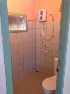 Ducha, artículos de tocador gratuitos, toallas