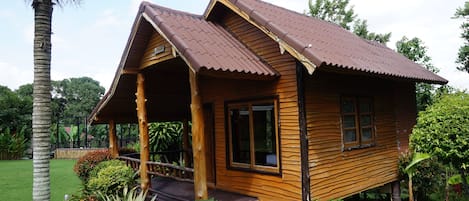 1 Bedroom Villa, Garden View | Een bureau, verduisterende gordijnen, extra bedden, gratis wifi