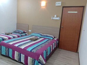 Trippelrum - flera sängar - icke-rökare - privat badrum | Sängtillbehör av högsta kvalitet och memory foam-madrasser
