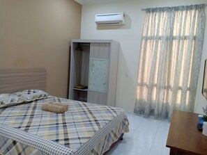 Chambre Deluxe, 1 très grand lit, non-fumeurs, salle de bains privée | Literie de qualité supérieure, matelas mémoire de forme