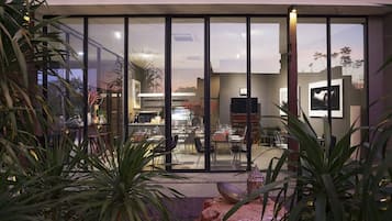 Daily cooked-to-order breakfast for a fee