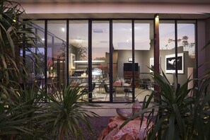 Desayuno a la carta todos los días (con cargo)