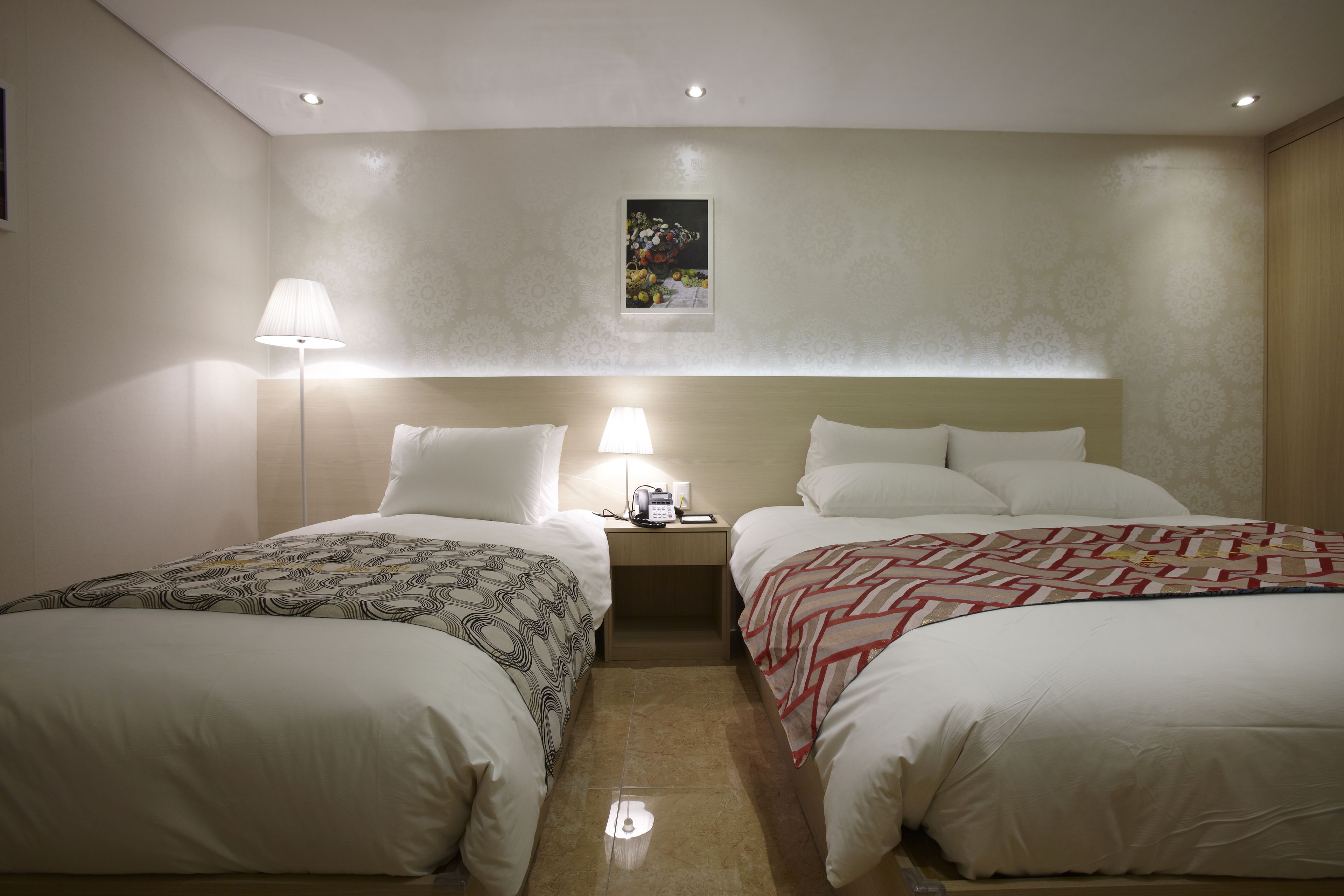 royal suite | premium bedding, down duvets, free minibar, in-room safe