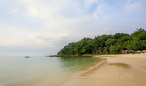 在海滩、沙滩毛巾