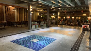 供應早餐、午餐、晚餐;海洋景