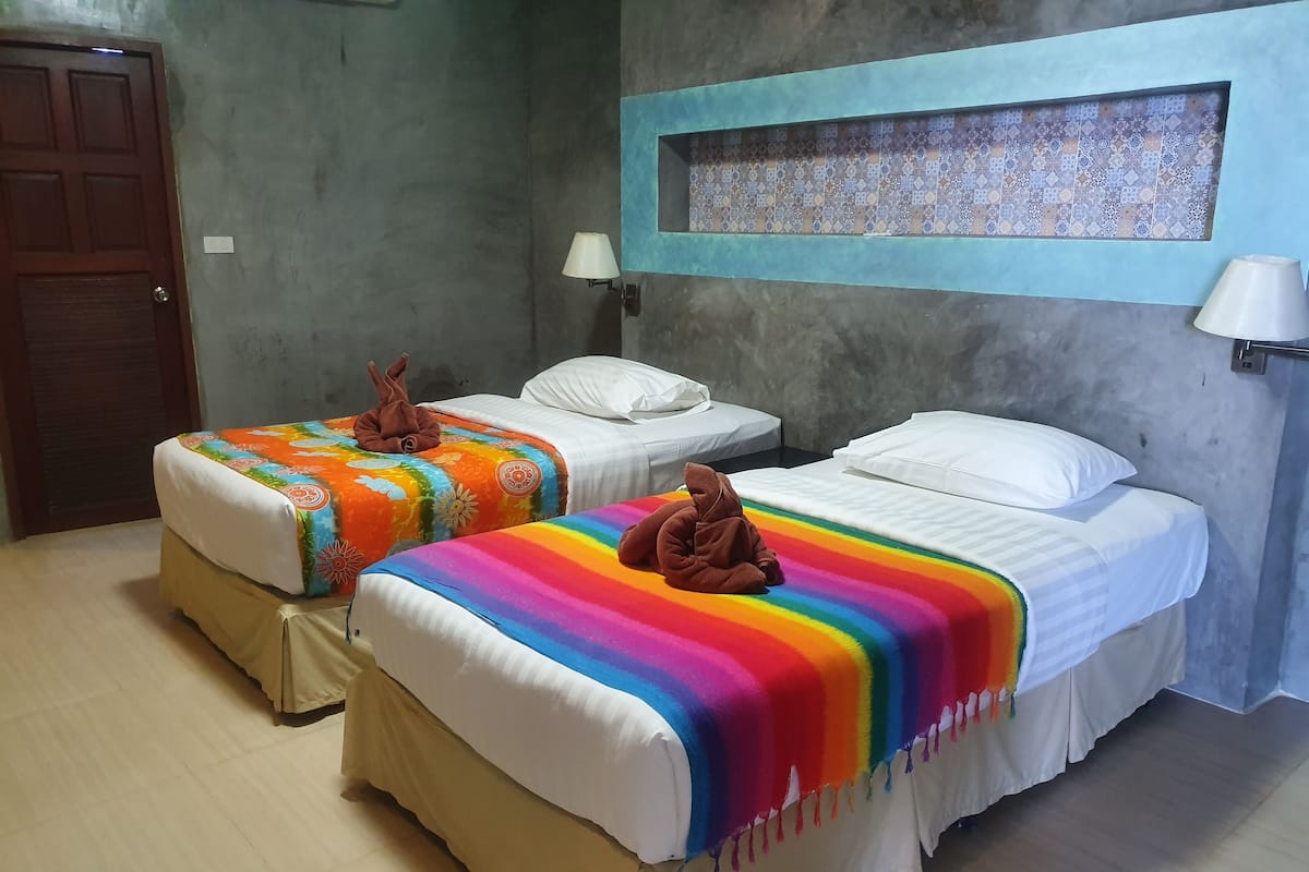 Habitación estándar con 2 camas individuales | Wifi gratis y ropa de cama