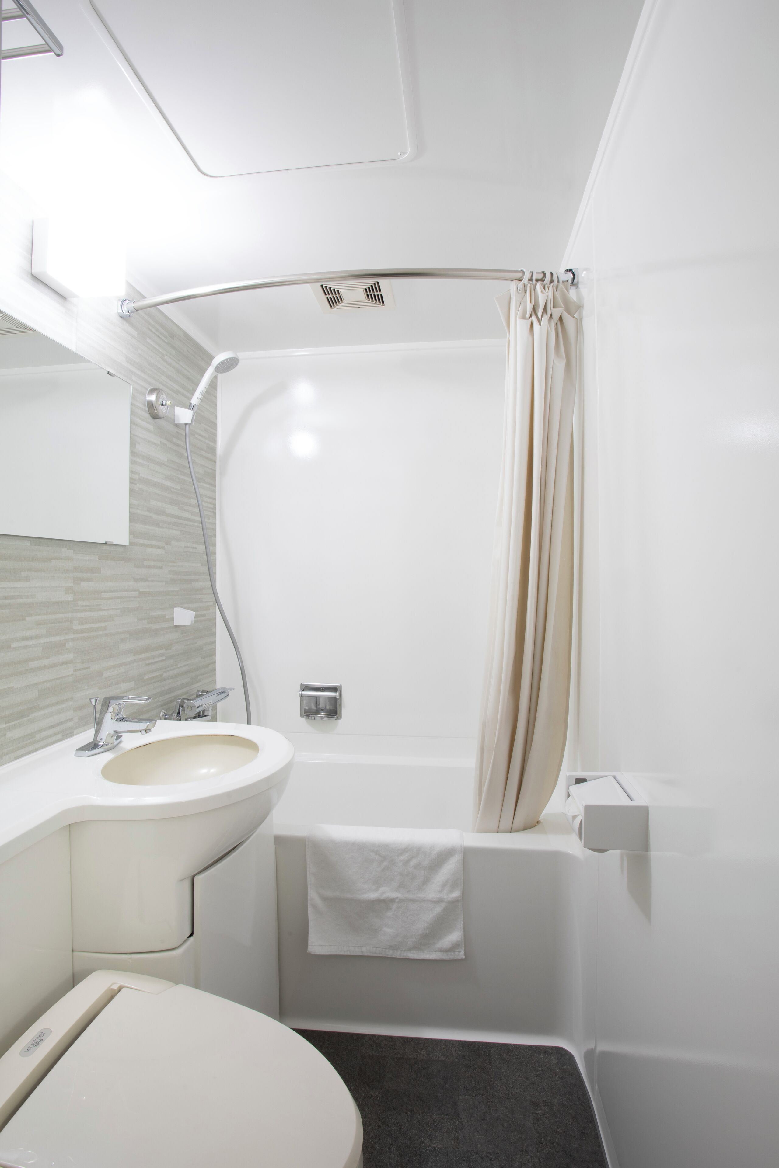 Combined shower/tub, deep soaking tub, free toiletries, hair dryer