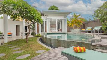 Villa, 3 Bedrooms | Garden view