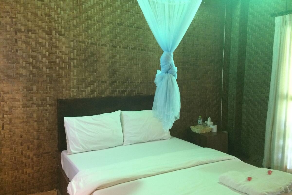 Signature Cottage, 1 Bedroom | Desk, rollaway beds, free WiFi