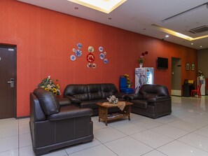 Lobby sitting area - Remember Hotel (Bukit Gambir)