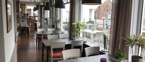 Breakfast, lunch, dinner served; local and international cuisine