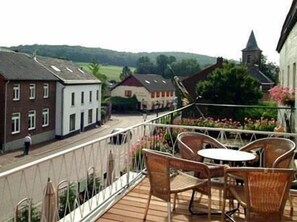 Dobbeltrom – standard, balkong, utsikt mot høyde | Balkong