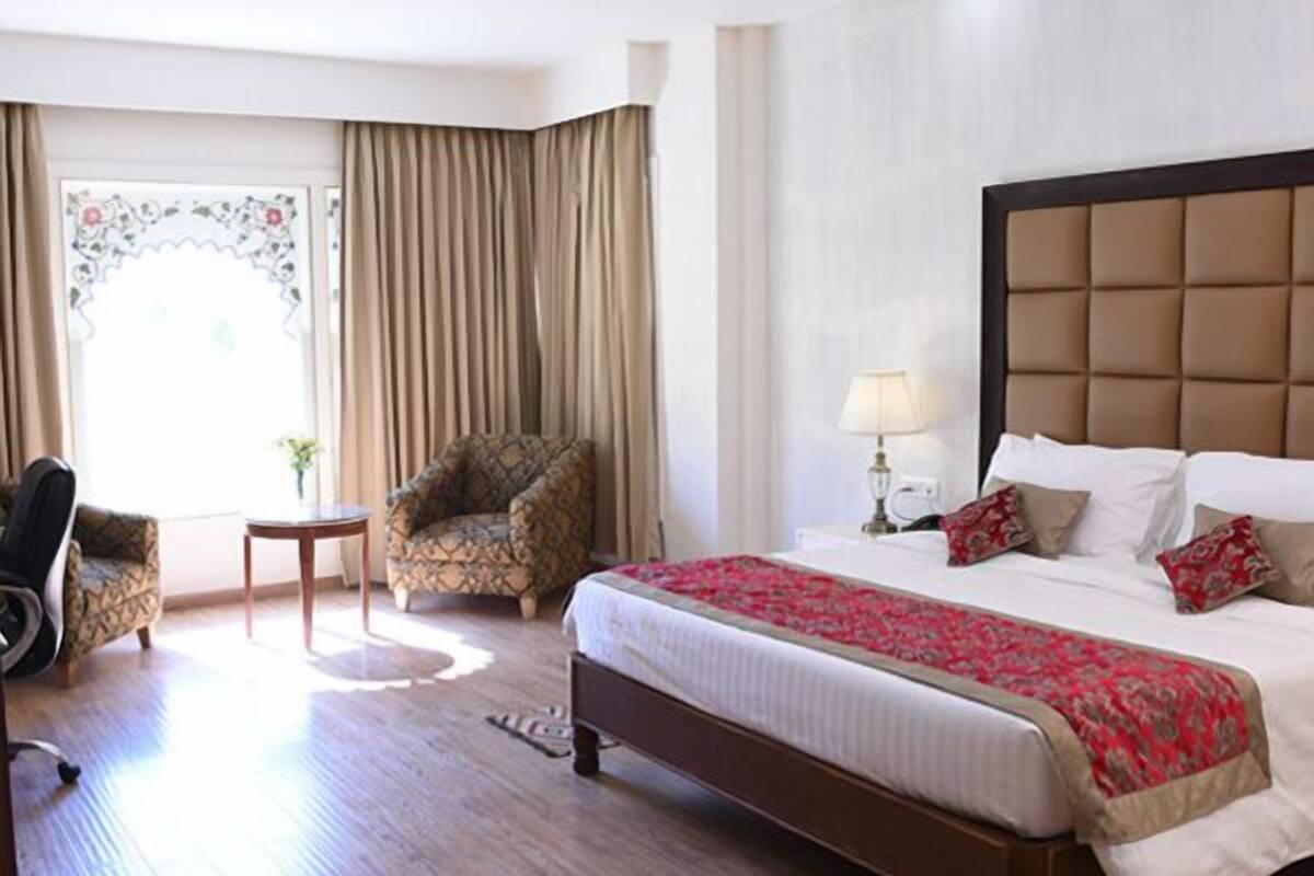 Deluxe Ac room with breakfast | Desk, blackout curtains, iron/ironing board, rollaway beds
