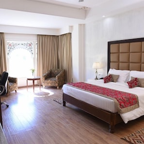 Deluxe Ac room with breakfast | Desk, blackout curtains, iron/ironing board, rollaway beds