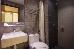 Ducha, artículos de higiene personal gratuitos, secador de pelo y bidé