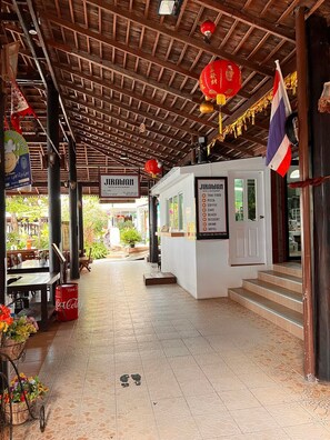 Front of property - Jirawan Hotel (Rayong)