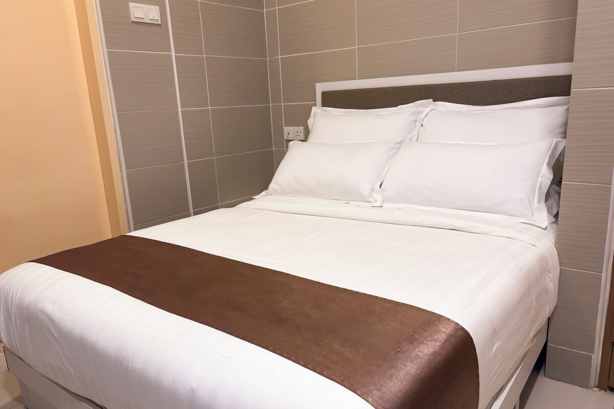 Standard Double Room | Desk, iron/ironing board (on request), WiFi (free), bed sheets