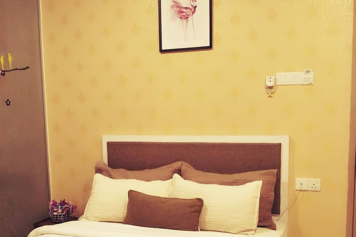 Deluxe Double Room with Window | Desk, iron/ironing board, free WiFi, bed sheets
