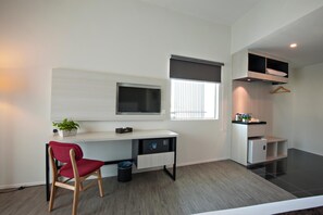 Minibar, in-room safe, desk, blackout drapes - Hotel Arissa (Malacca City)