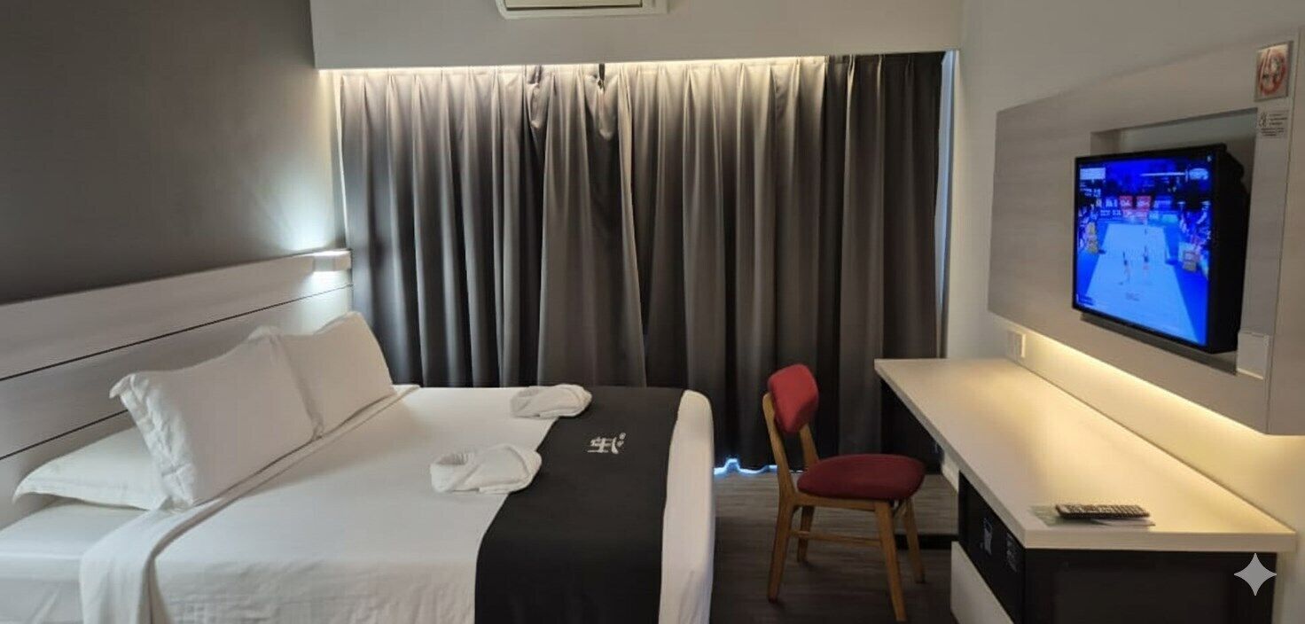 Habitación doble Deluxe | Minibar, caja de seguridad en la habitación y escritorio 