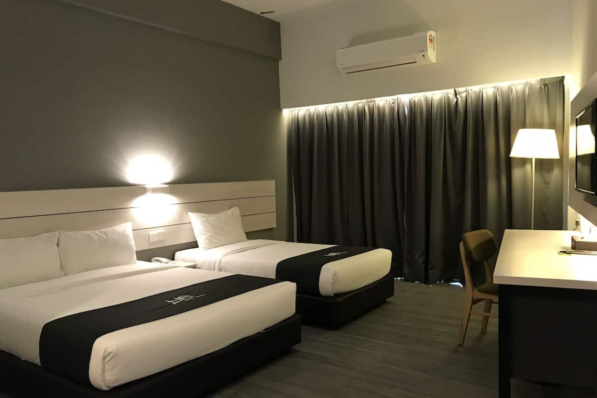 Camera Premier | Minibar, una cassaforte in camera, una scrivania, tende oscuranti