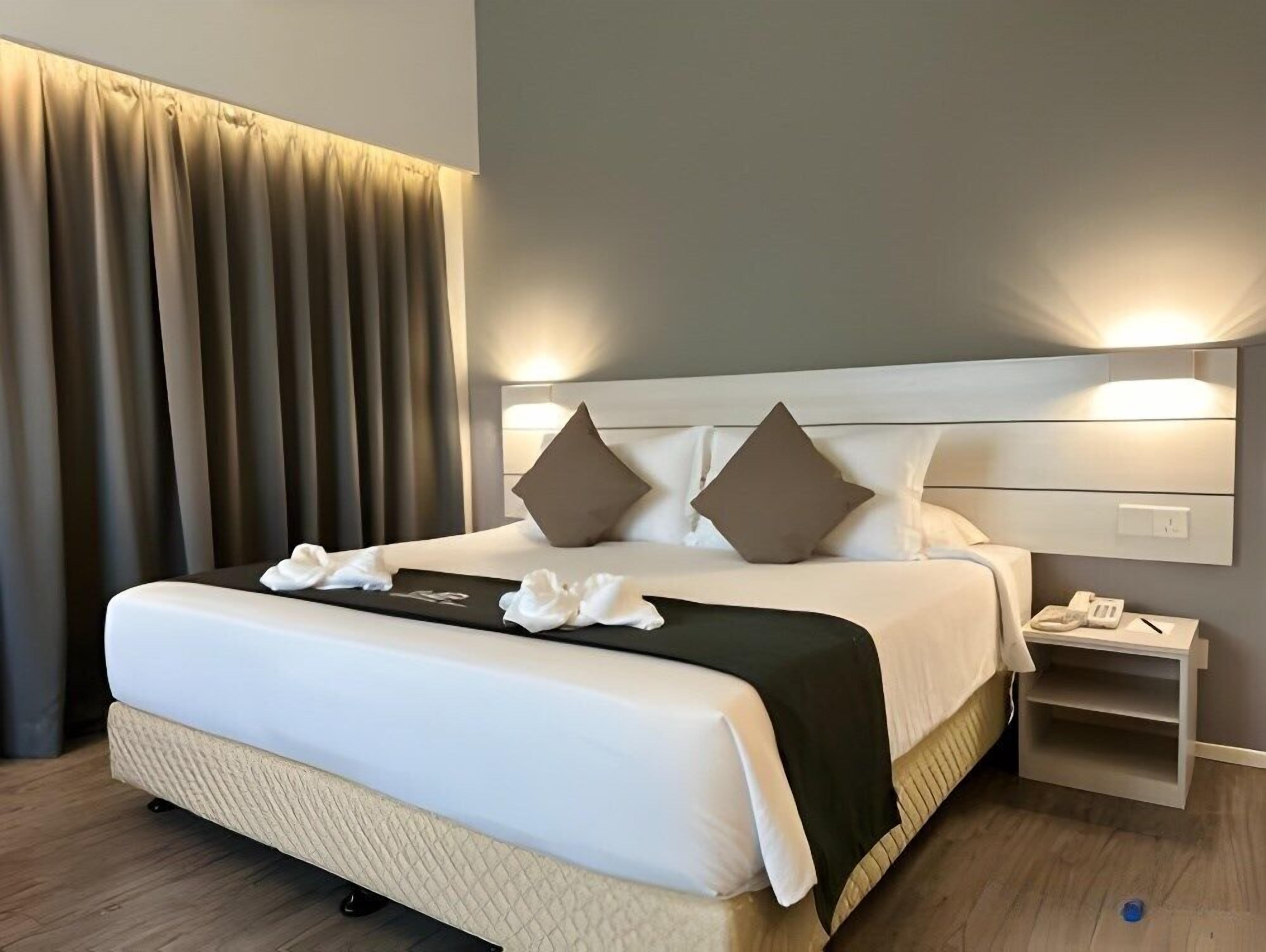 Habitación ejecutiva, 1 cama King size | Minibar, caja de seguridad en la habitación y escritorio 