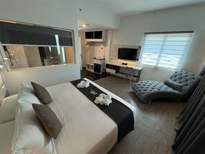 Kamar Eksekutif, 1 Tempat Tidur King | Minibar, brankas, meja kerja, dan tirai kedap cahaya