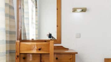 Quarto casal ou duplo superior | Área de estar | TV LED
