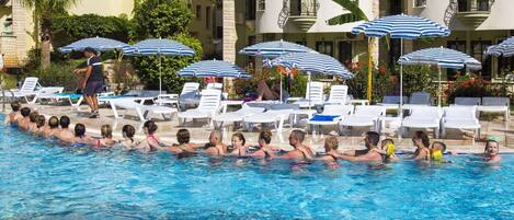 2 piscinas externas, guarda-sóis, espreguiçadeiras