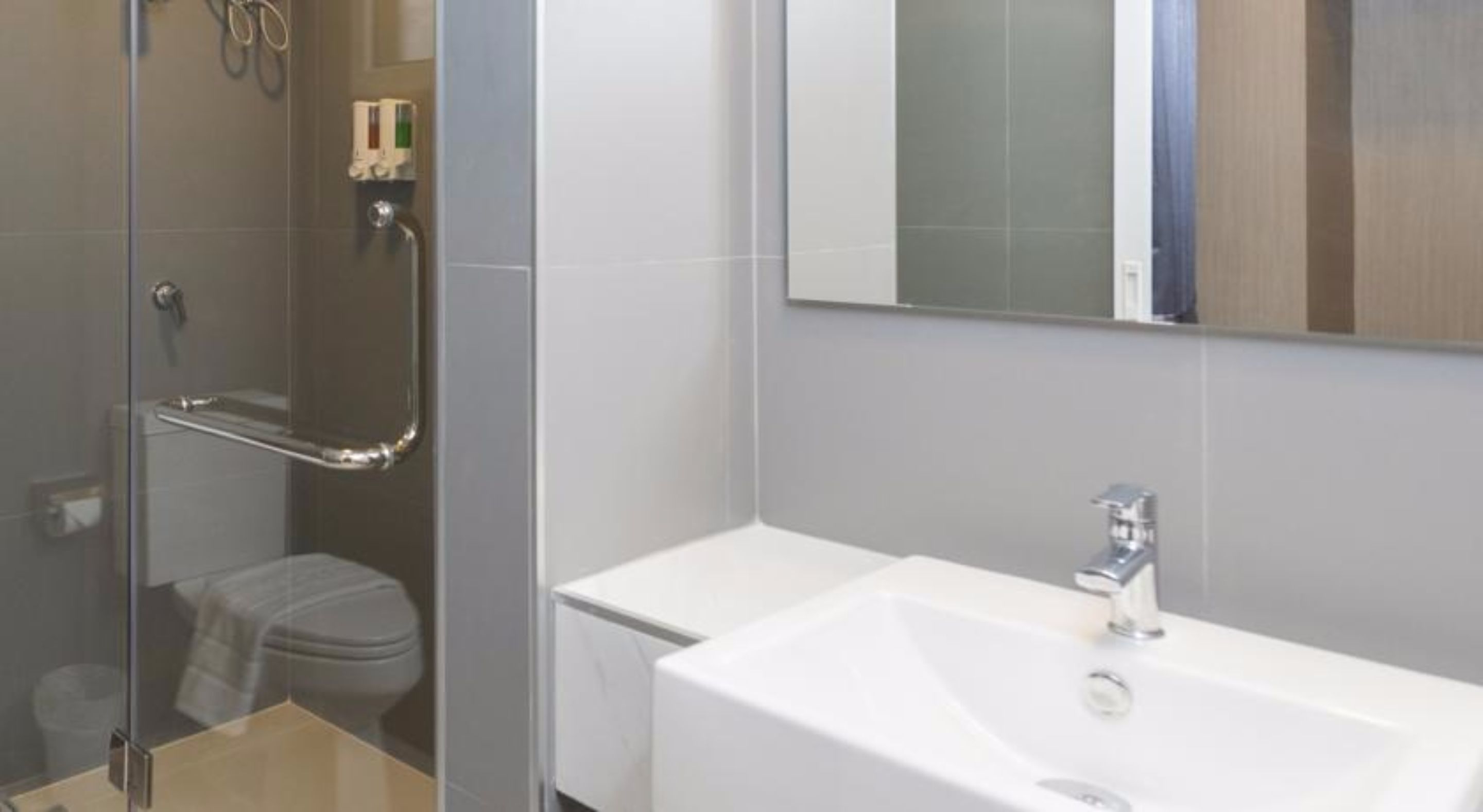 free toiletries, towels