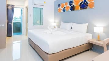 Minibar, desk, free WiFi