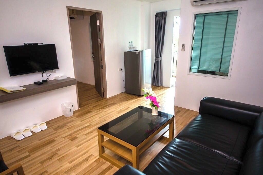 junior suite | 1 bedroom, minibar, desk, free wifi