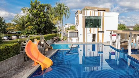 Outdoor pool, pool umbrellas