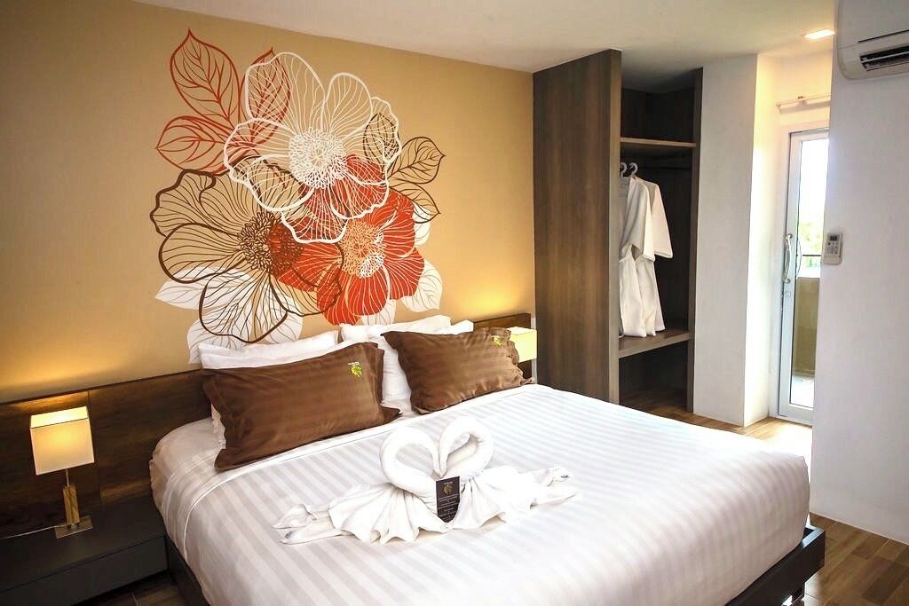 junior suite | 1 bedroom, minibar, desk, free wifi