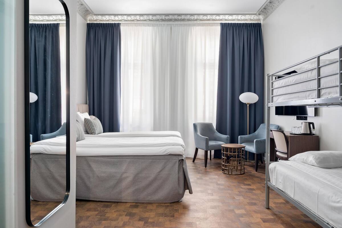 Familjerum - 1 queensize-säng - icke-rökare (Bunk beds) | Skrivbord, mörkläggningsgardiner, gratis wi-fi och sängkläder