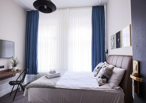 Habitación doble superior | Escritorio, cortinas blackout, wifi gratis y ropa de cama 