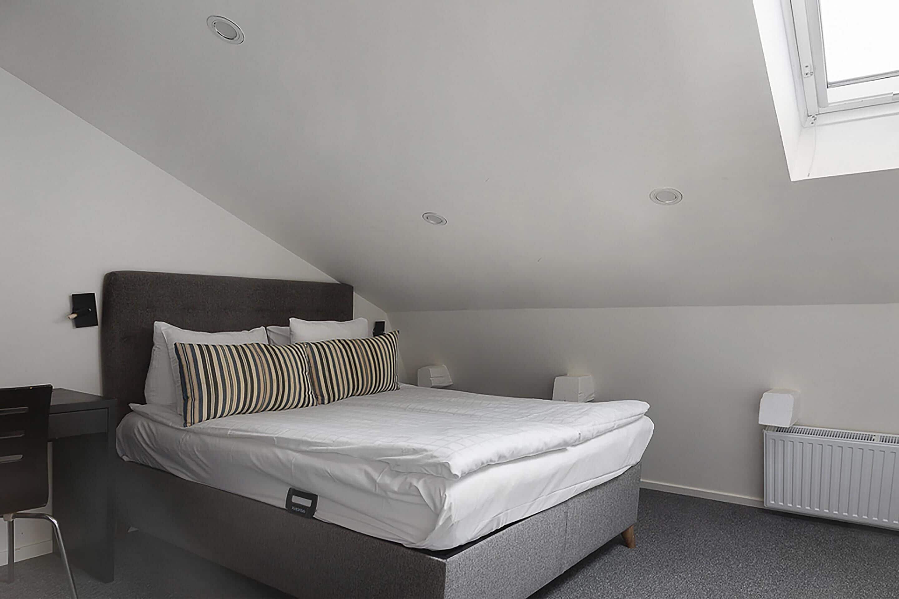 Chambre Économique, 1 grand lit, non-fumeur