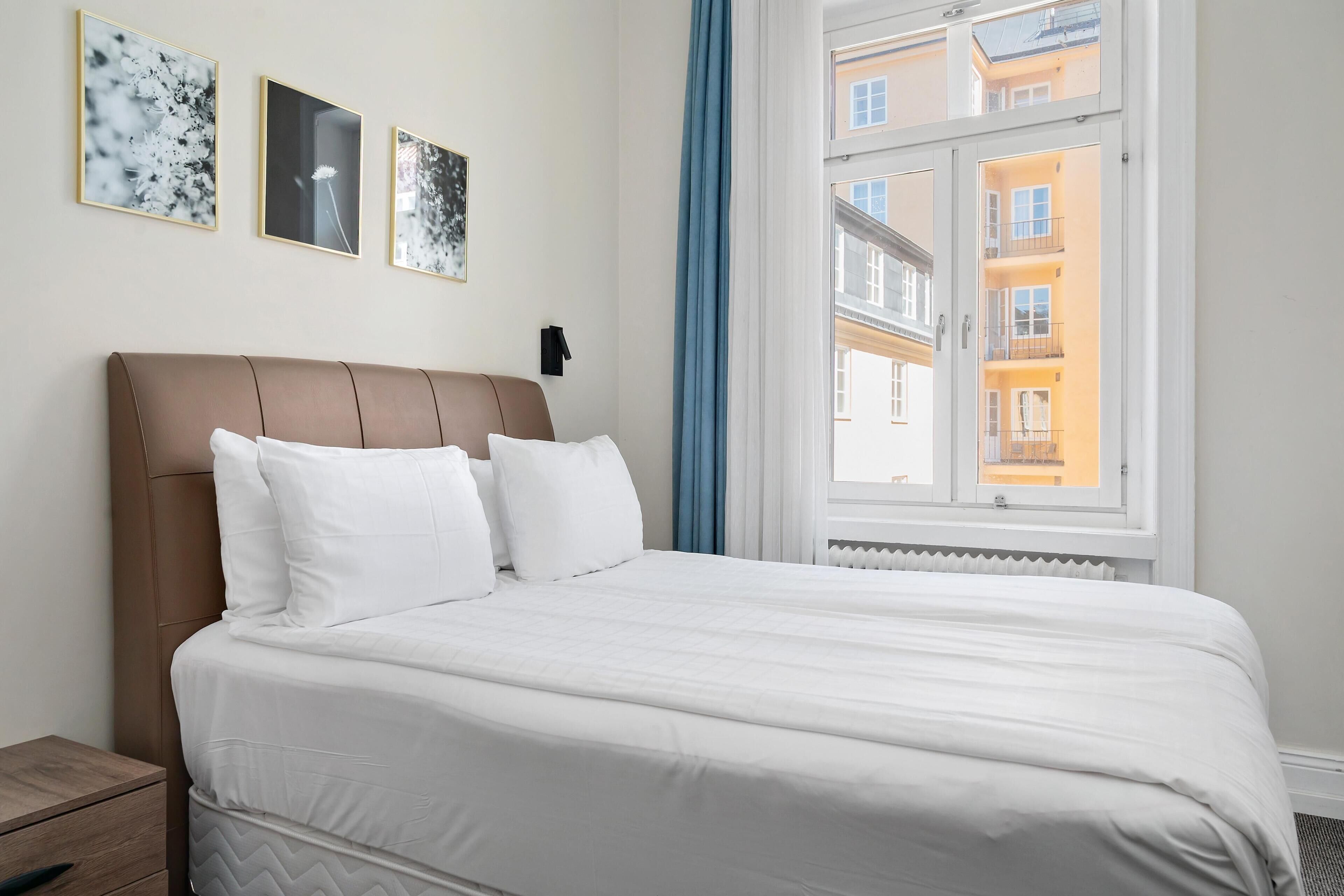 Family Room, 1 Queen Bed, Non Smoking | Desk, blackout drapes, free WiFi, bed sheets