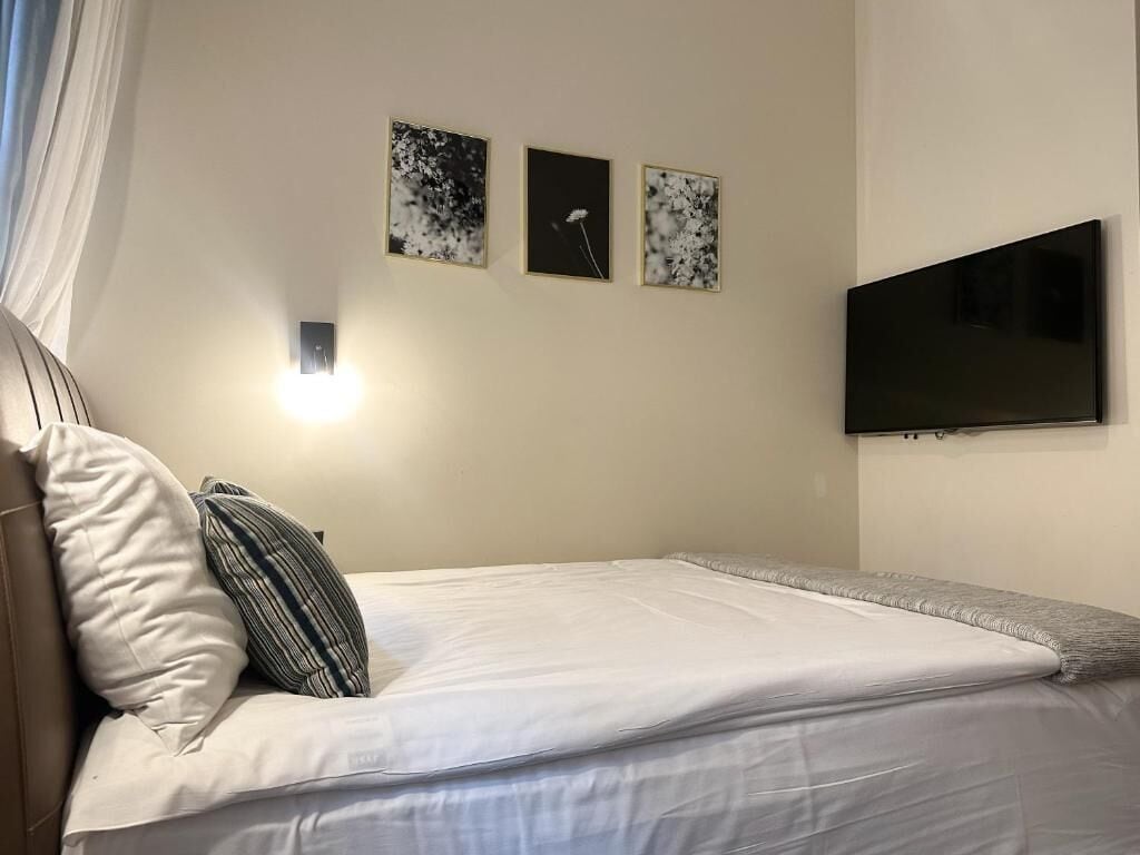 Standard Room, 1 Double Bed, Non Smoking | Desk, blackout drapes, free WiFi, bed sheets