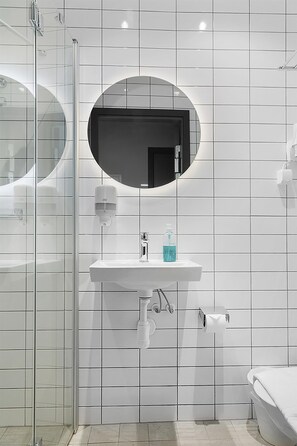 Shower, towels - Hotel Hotorget, BW Signature Collection (Stockholm)