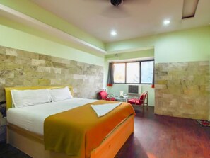 Deluxe Double Room | Iron/ironing board, rollaway beds, WiFi - Evergreen Hotel (Mumbai)