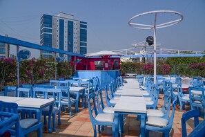 Coffee service - Evergreen Hotel (Mumbai)